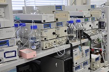 高速液体クロマトグラフィー（HPLC）