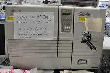 ガスクロマトグラフ質量分析計(GC-MS)